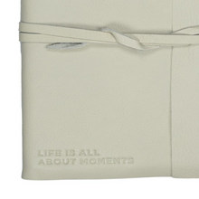 Afbeelding in Gallery-weergave laden, Notitieboekje Noah creme A5- Life is all about moments

