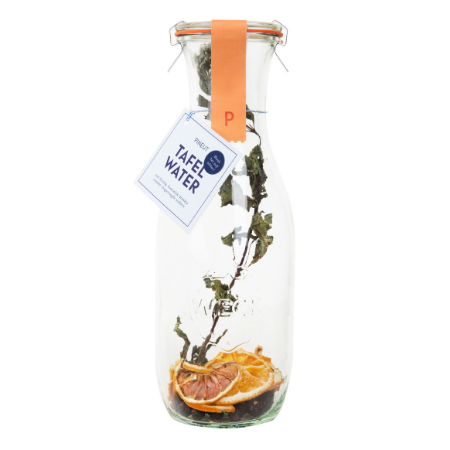 
                  
                    Pineut Tafelwater Citrus, Munt en Blauwe Bes - karaf gevuld met ingrediënten
                  
                