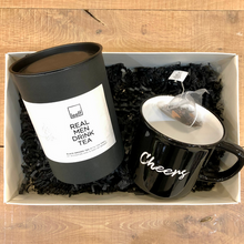 Afbeelding in Gallery-weergave laden, Theebox &quot;Cheers - Real men drink tea&quot;
