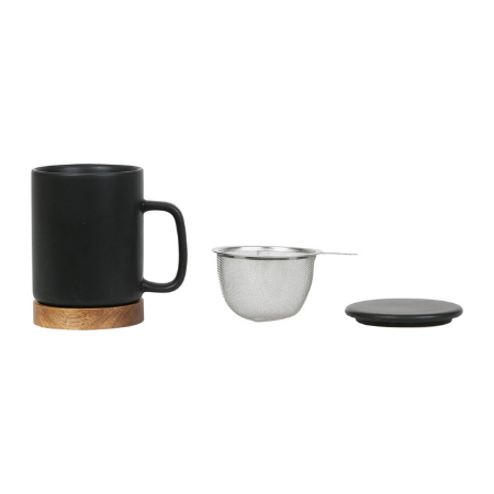Theetas Nordika met filter op houten plankje