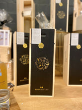 Afbeelding in Gallery-weergave laden, Aperobox Flavas Bier - Bouteille (75cl) in houten kist by Boury Bottled
